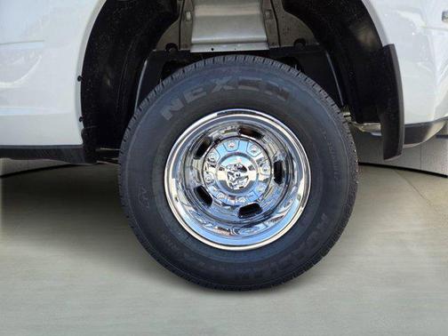 Bright White Clearcoat 2026 RAM 3500 Tradesman Crew Cab 4x4 8' Box