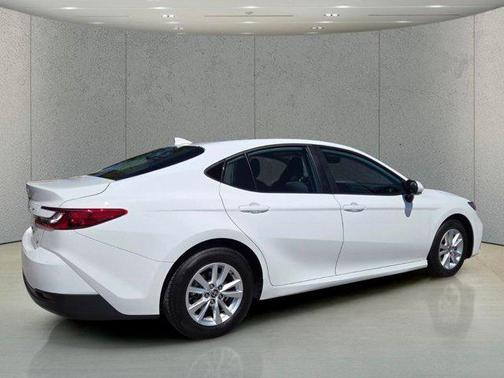 Ice 2025 Toyota Camry LE