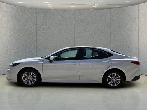 Ice 2025 Toyota Camry LE