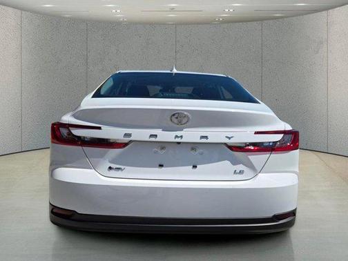 Ice 2025 Toyota Camry LE