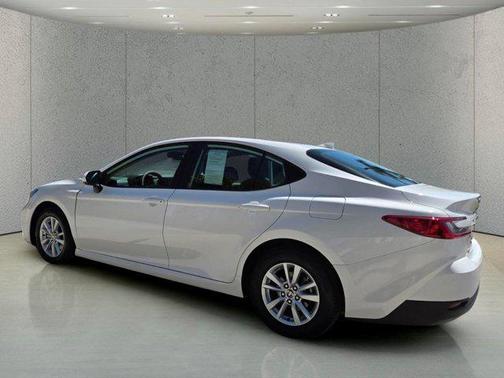 Ice 2025 Toyota Camry LE