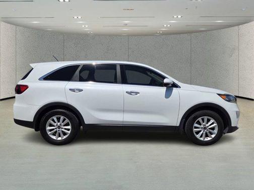 Snow White Pearl 2020 Kia Sorento LX