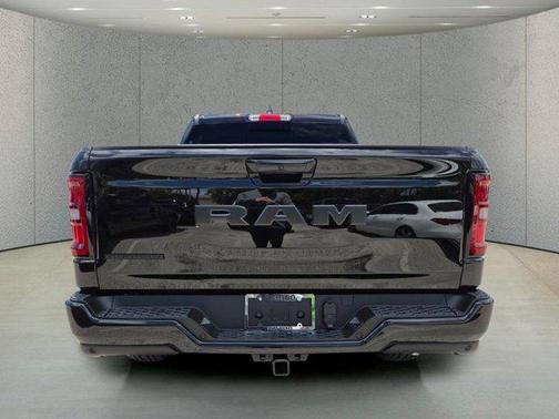 Diamond Black Crystal Pearlcoat 2026 RAM 1500 Big Horn/Lone Star