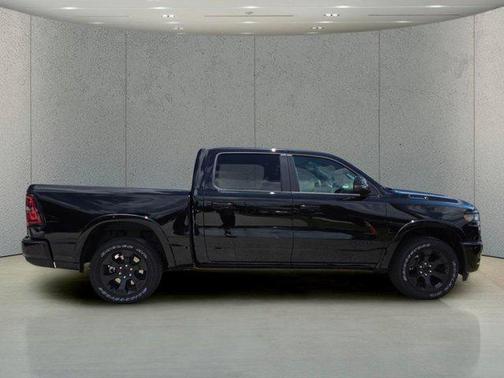 Diamond Black Crystal Pearlcoat 2026 RAM 1500 Big Horn/Lone Star