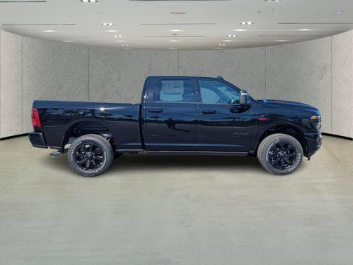 Diamond Black Crystal Pearlcoat 2026 RAM 2500 Laramie Crew Cab 4x4 6'4' Box