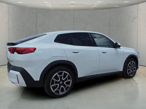 2025 BMW X2 xDrive28i