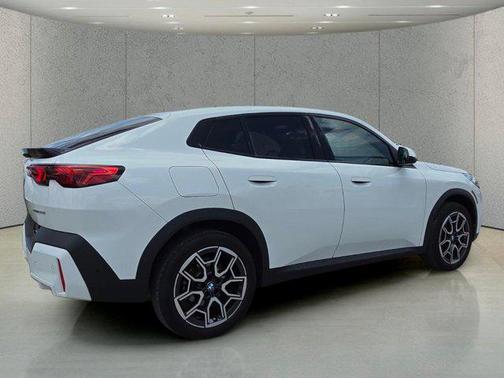 2025 BMW X2 xDrive28i