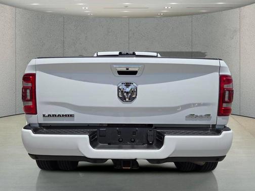 Bright White Clearcoat 2021 RAM 3500 Laramie Crew Cab 4x4 8' Box