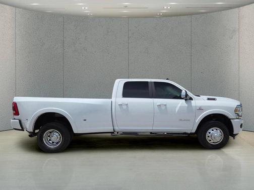 Bright White Clearcoat 2021 RAM 3500 Laramie Crew Cab 4x4 8' Box