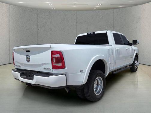 Bright White Clearcoat 2021 RAM 3500 Laramie Crew Cab 4x4 8' Box