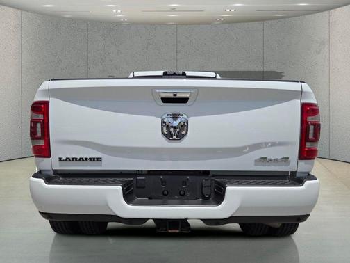 Bright White Clearcoat 2021 RAM 3500 Laramie Crew Cab 4x4 8' Box