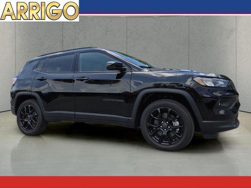 Diamond Black Crystal Pearlcoat 2026 Jeep Compass Latitude