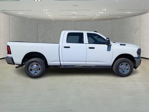 2026 RAM 2500 Tradesman Crew Cab 4x4 6'4' Box