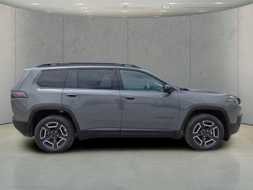 Sting-Gray Clearcoat 2026 Jeep Cherokee Laredo
