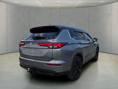 Mercury Gray Metallic 2024 Mitsubishi Outlander SE S-AWC