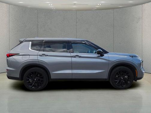 Mercury Gray Metallic 2024 Mitsubishi Outlander SE S-AWC
