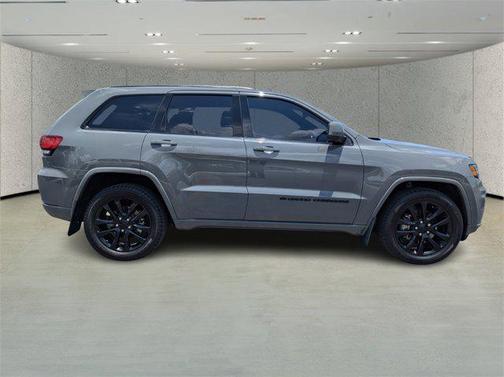 2022 Jeep Grand Cherokee Laredo