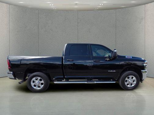 Diamond Black Crystal Pearlcoat 2025 RAM 2500 Big Horn Crew Cab 4x4 6'4' Box