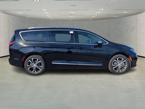 Diamond 2026 Chrysler Pacifica L