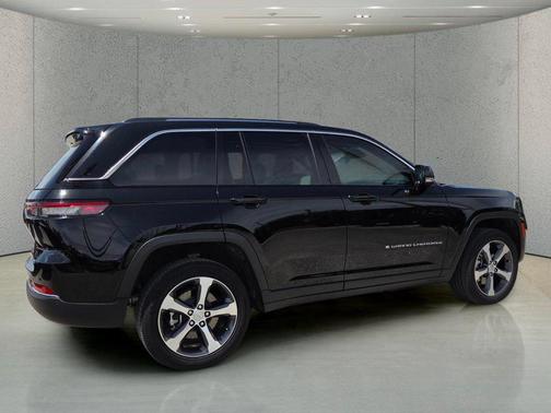 Diamond Black Crystal Pearlcoat 2023 Jeep Grand Cherokee 4xe Base