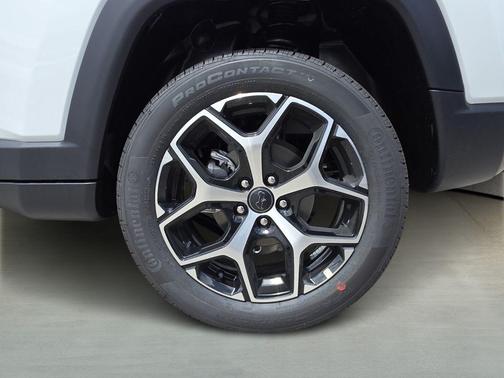 Bright White Clearcoat 2026 Jeep Compass Limited