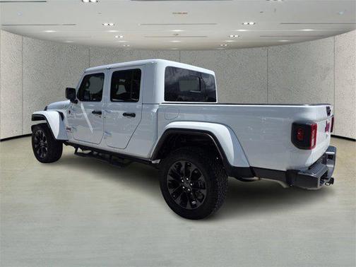 2024 Jeep Gladiator Nighthawk