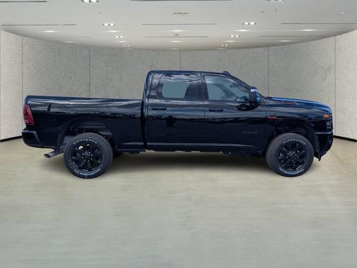 Diamond Black Crystal Pearlcoat 2026 RAM 2500 Big Horn Crew Cab 4x4 6'4' Box