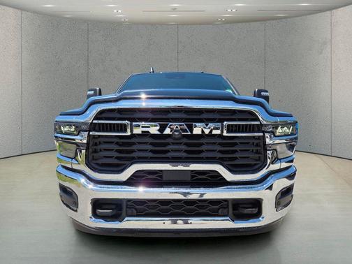 Diamond Black Crystal Pearlcoat 2026 RAM 2500 Big Horn Crew Cab 4x4 6'4' Box