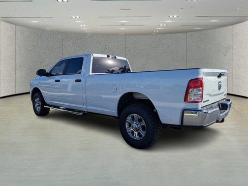 2022 RAM 3500 Big Horn Crew Cab 4x4 8' Box