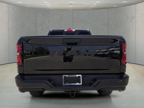 Diamond Black Crystal Pearlcoat 2026 RAM 1500 Express