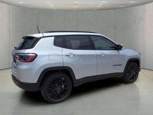 Silver Zynith Metallic Clearcoat 2026 Jeep Compass Sport