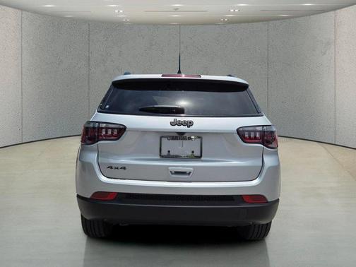 Silver Zynith Metallic Clearcoat 2026 Jeep Compass Sport