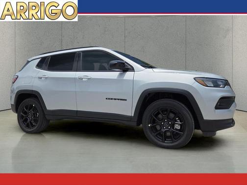 Silver Zynith Metallic Clearcoat 2026 Jeep Compass Sport