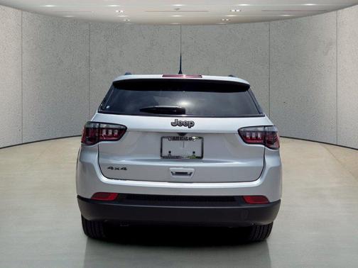 Silver Zynith Metallic Clearcoat 2026 Jeep Compass Sport