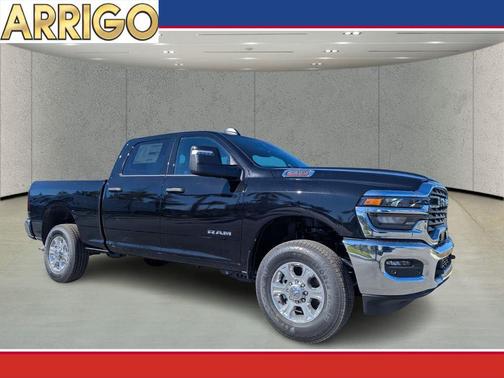 Diamond Black Crystal Pearlcoat 2026 RAM 2500 Big Horn Crew Cab 4x4 6'4' Box
