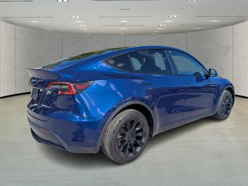 2022 Tesla Model Y Long Range Dual Motor All-Wheel Drive
