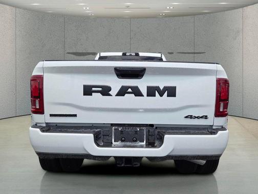Bright White Clearcoat 2026 RAM 3500 Big Horn Crew Cab 4x4 8' Box