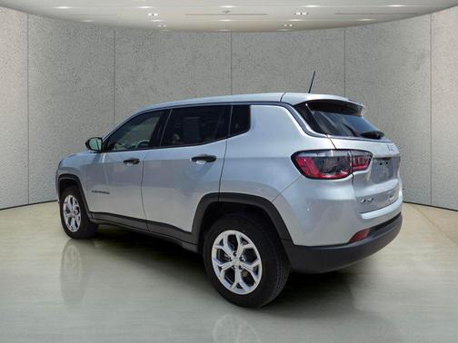 Silver Zynith Metallic Clearcoat 2024 Jeep Compass Sport