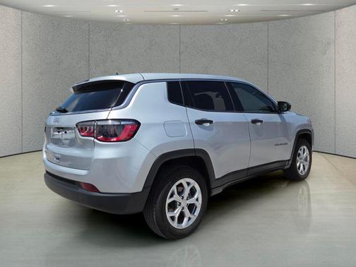 Silver Zynith Metallic Clearcoat 2024 Jeep Compass Sport