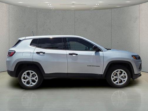 Silver Zynith Metallic Clearcoat 2024 Jeep Compass Sport