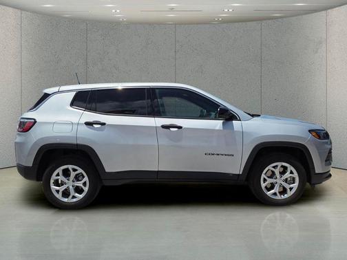 Silver Zynith Metallic Clearcoat 2024 Jeep Compass Sport