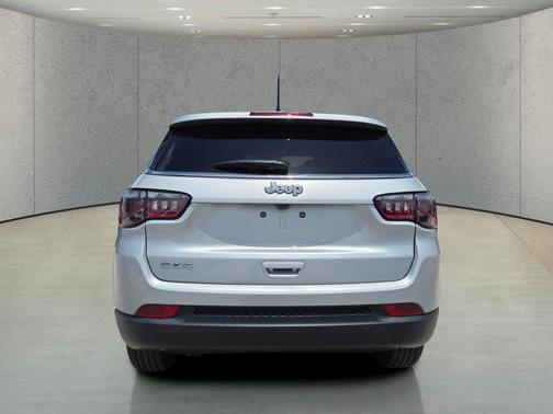 Silver Zynith Metallic Clearcoat 2024 Jeep Compass Sport