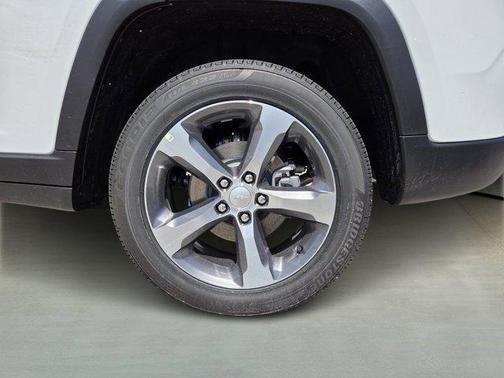 Bright White Clearcoat 2026 Jeep Grand Cherokee Limited