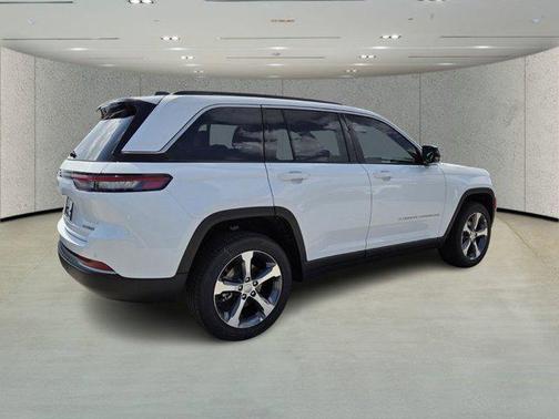 Bright White Clearcoat 2026 Jeep Grand Cherokee Limited