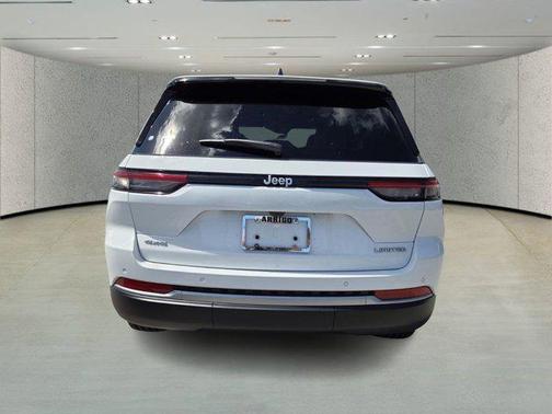 Bright White Clearcoat 2026 Jeep Grand Cherokee Limited