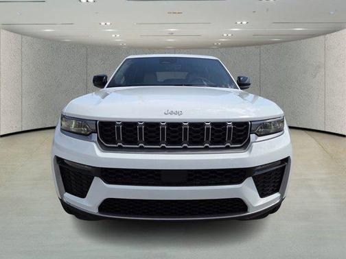 Bright White Clearcoat 2026 Jeep Grand Cherokee Limited