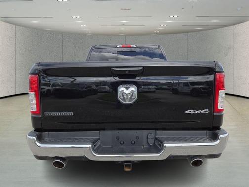 Diamond Black Crystal Pearlcoat 2021 RAM 1500 Big Horn/Lone Star