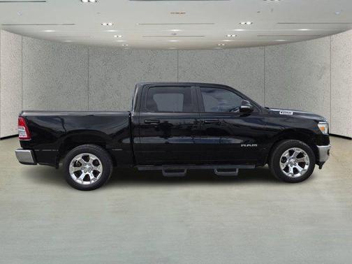 Diamond Black Crystal Pearlcoat 2021 RAM 1500 Big Horn/Lone Star