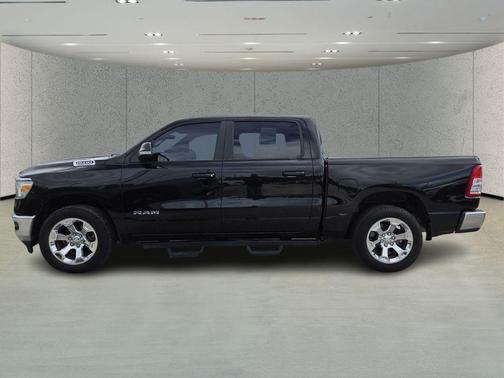 Diamond Black Crystal Pearlcoat 2021 RAM 1500 Big Horn/Lone Star