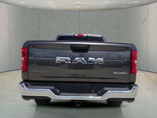 Granite Crystal Metallic Clearcoat 2025 RAM 1500 Big Horn/Lone Star